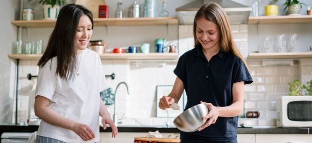 Students want to know how they can become kitchen hands in Australia and what they do.