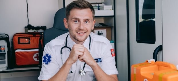 Students want to know how to become army or military doctors in Australia.