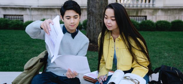 International students are discussing if law courses and degrees in Australia are worth to pursue. 