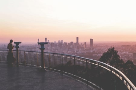 A beautiful sighting point outside of Brisbane showing the cities skyline during sunset.